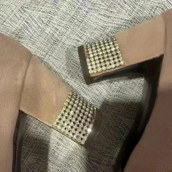 👑👑👑VINTAGE 1968 Christian Dior TAN Velvet Rhinestone Heel Shoes w/ CD Buckle - Picture 14 of 15